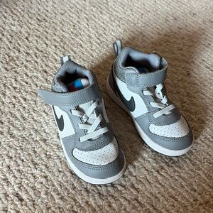 Nike toddler sneakers 8C